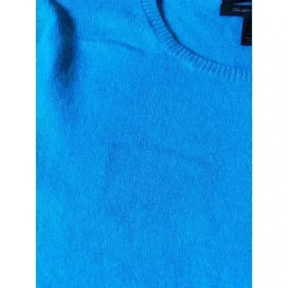 J Crew Italian cashmere sweater size XS flaws shown in pictures has a few hole - Picture 6 of 10